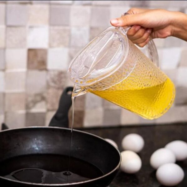 Transparent Sealed Water Jug